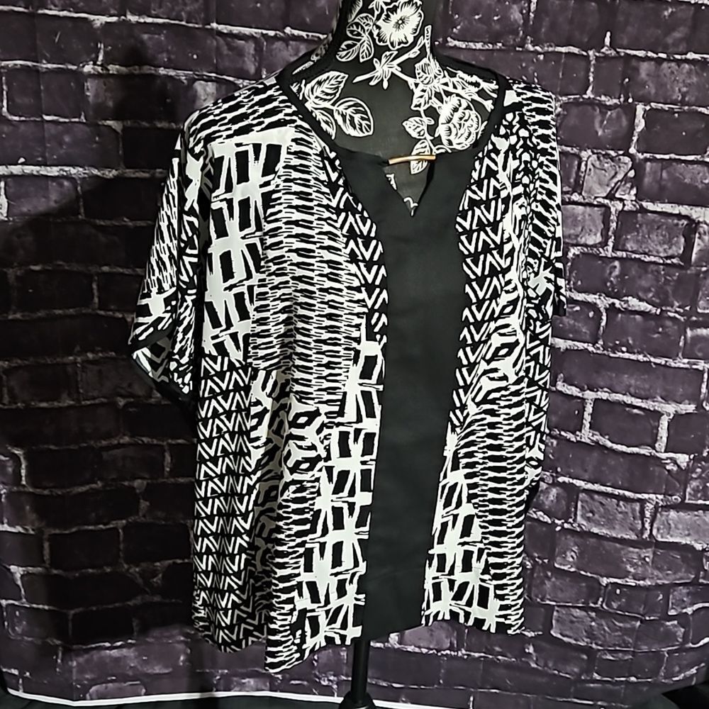 New Directions Tunic Style Black & White Design Top size M